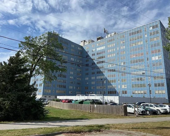 $220,000 | 333 West Meyer Boulevard, Unit 305, Kansas City, MO 64113