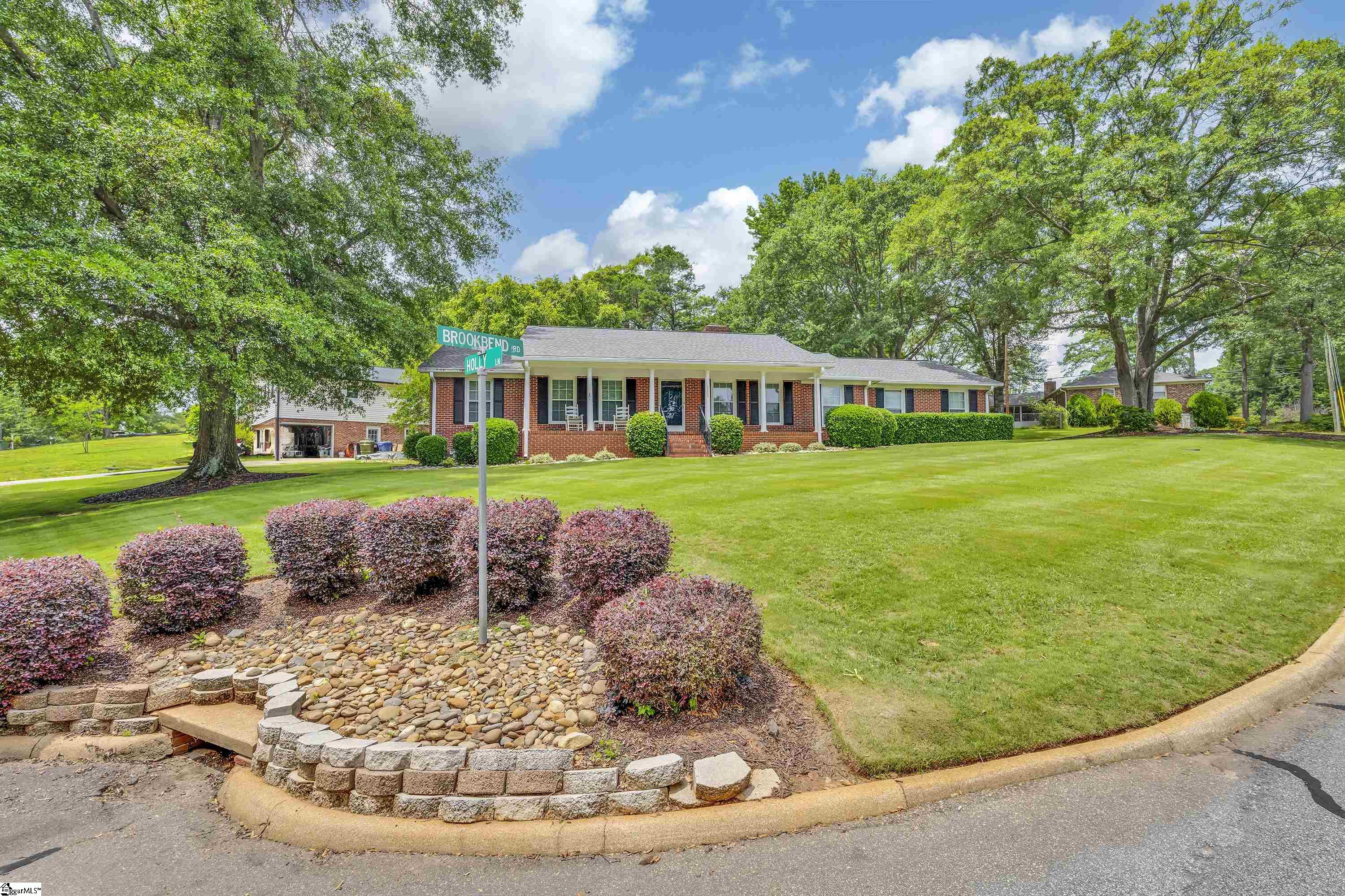 133 Brookbend Road Mauldin, SC 29662 - Photo 2 of 28