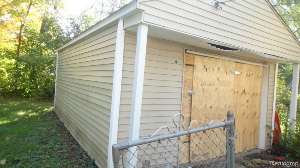 3124 Fleming Road Flint, MI 48504 - Photo 8 of 8 DSC00188.jpg
