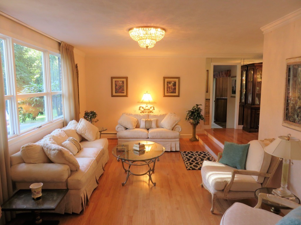 8 Maplewood Road Medfield, MA 02052 - Photo 6 of 27 Gallery Image 6