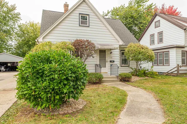 $225,000 | 718 Mac Arthur Drive, Beaver Dam, WI 53916