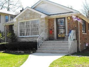 401 North Delaplaine Road Riverside, IL 60546 - Photo 1 of 1 a front view of a house with garden