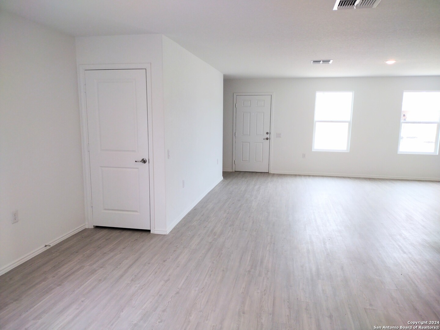 1214 Janzen Road San Antonio, TX 78221 - Photo 3 of 21