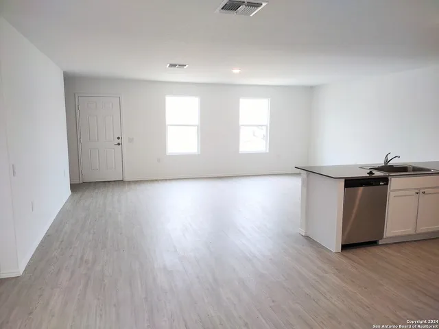 $1,500 | 1214 Janzen Road, San Antonio, TX 78221