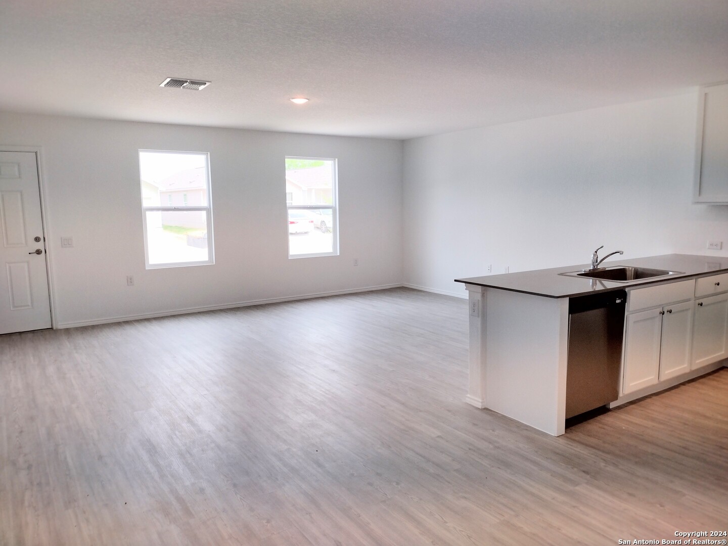 1214 Janzen Road San Antonio, TX 78221 - Photo 5 of 21