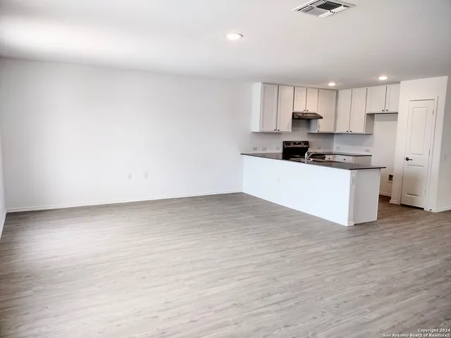 $1,500 | 1214 Janzen Road, San Antonio, TX 78221