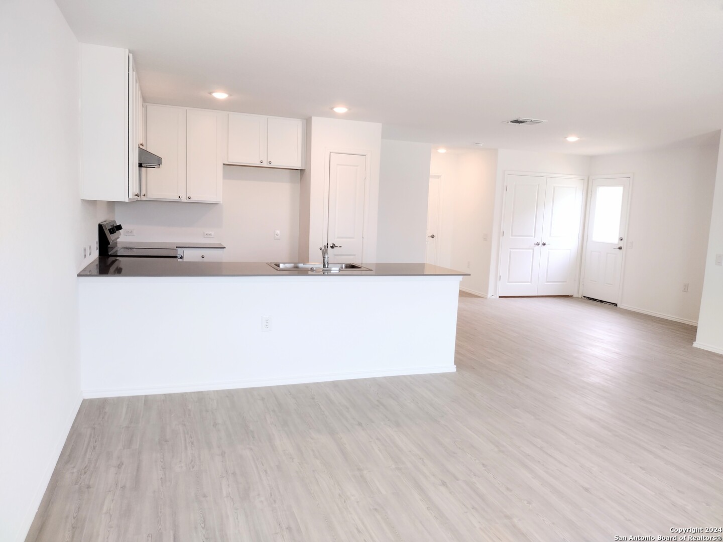 1214 Janzen Road San Antonio, TX 78221 - Photo 7 of 21