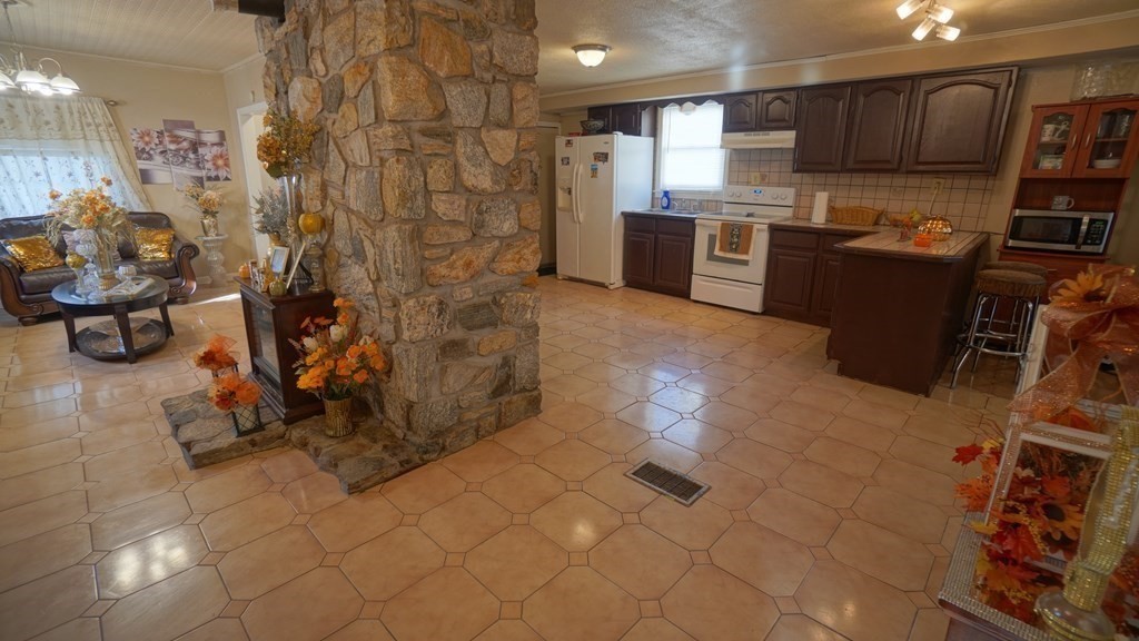49 Malden Street Springfield, MA 01108 - Photo 12 of 31 Gallery Image 12
