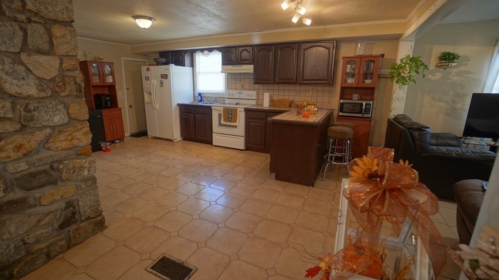 49 Malden Street Springfield, MA 01108 - Photo 13 of 31 Gallery Image 13