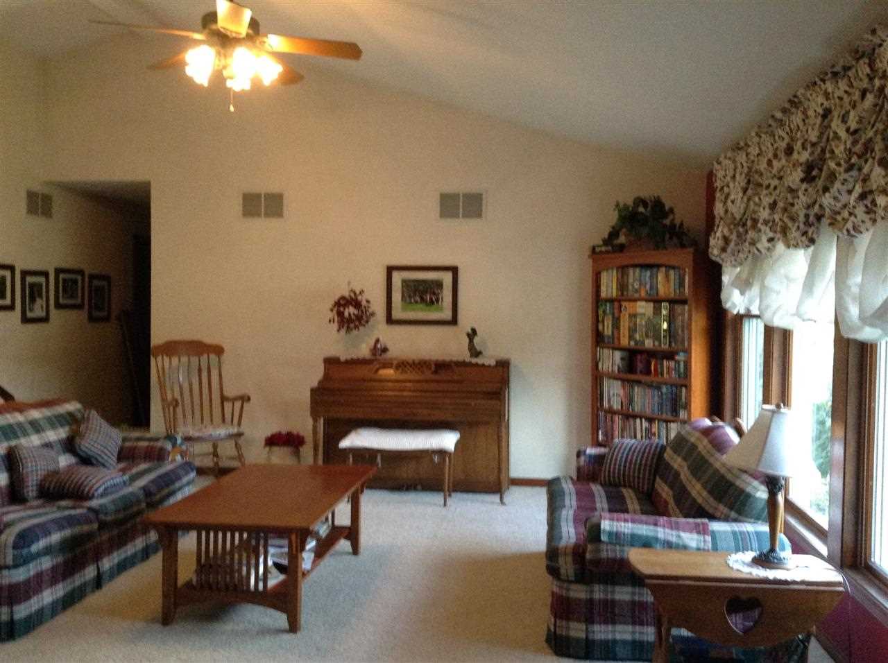 2571 East Wilcox Road Warsaw, IN 46580 - Photo 4 of 13 Gallery Image 4