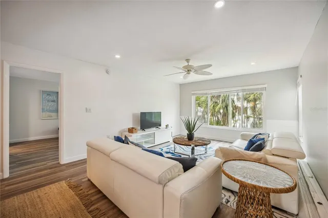 $599,999 | 3320 Gulf Of Mexico Drive, Unit 207C, Longboat Key, FL 34228