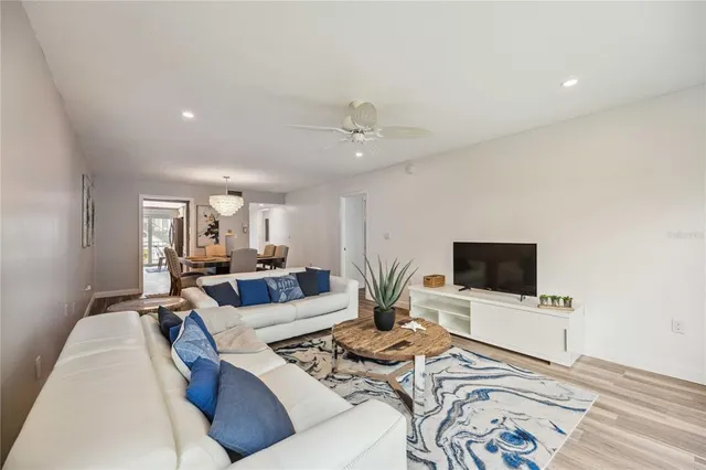 $599,999 | 3320 Gulf Of Mexico Drive, Unit 207C, Longboat Key, FL 34228