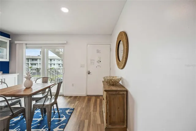 $599,999 | 3320 Gulf Of Mexico Drive, Unit 207C, Longboat Key, FL 34228