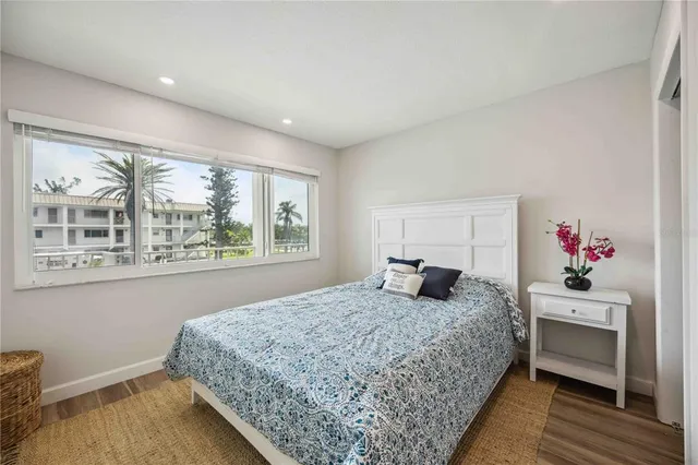 $599,999 | 3320 Gulf Of Mexico Drive, Unit 207C, Longboat Key, FL 34228