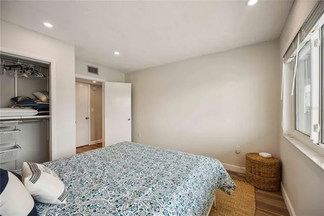 $599,999 | 3320 Gulf Of Mexico Drive, Unit 207C, Longboat Key, FL 34228