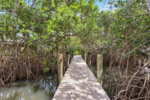 $599,999 | 3320 Gulf Of Mexico Drive, Unit 207C, Longboat Key, FL 34228