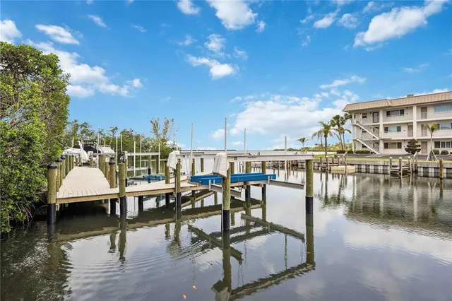 $599,999 | 3320 Gulf Of Mexico Drive, Unit 207C, Longboat Key, FL 34228