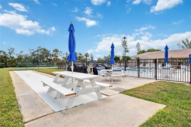 $599,999 | 3320 Gulf Of Mexico Drive, Unit 207C, Longboat Key, FL 34228