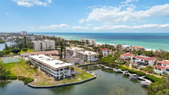 $599,999 | 3320 Gulf Of Mexico Drive, Unit 207C, Longboat Key, FL 34228