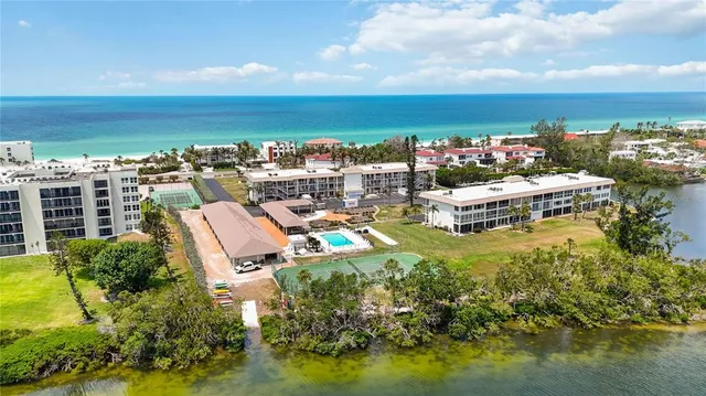 $599,999 | 3320 Gulf Of Mexico Drive, Unit 207C, Longboat Key, FL 34228