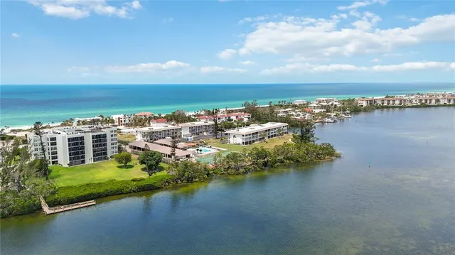 $599,999 | 3320 Gulf Of Mexico Drive, Unit 207C, Longboat Key, FL 34228