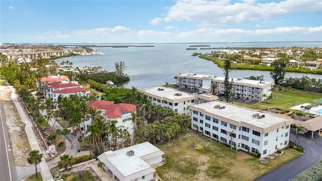 $599,999 | 3320 Gulf Of Mexico Drive, Unit 207C, Longboat Key, FL 34228