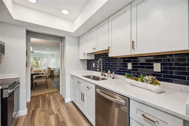 $599,999 | 3320 Gulf Of Mexico Drive, Unit 207C, Longboat Key, FL 34228