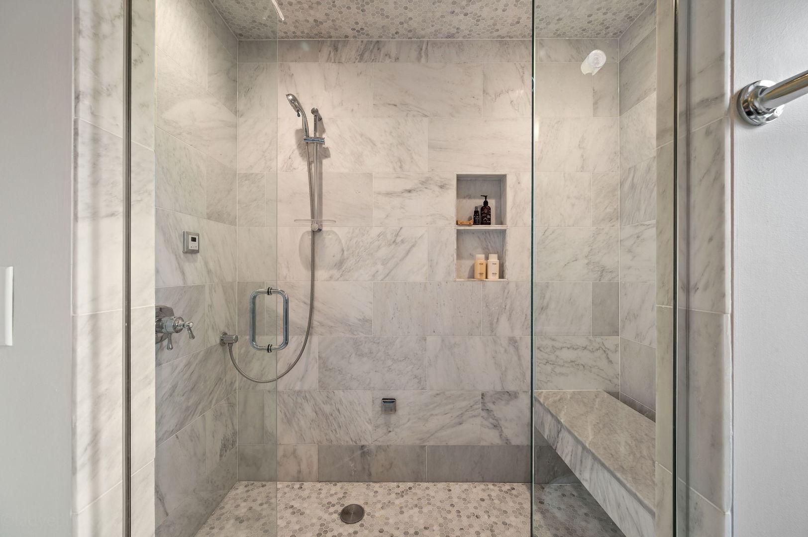 2700 North Wayne Avenue, Unit 3N Chicago, IL 60614 - Photo 13 of 22 a bathroom with a shower