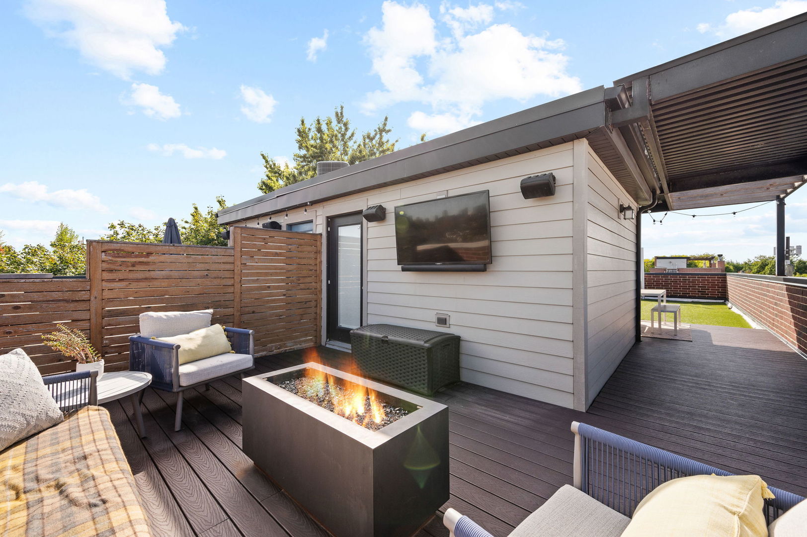 2700 North Wayne Avenue, Unit 3N Chicago, IL 60614 - Photo 18 of 22 a view of a chairs in the balcony