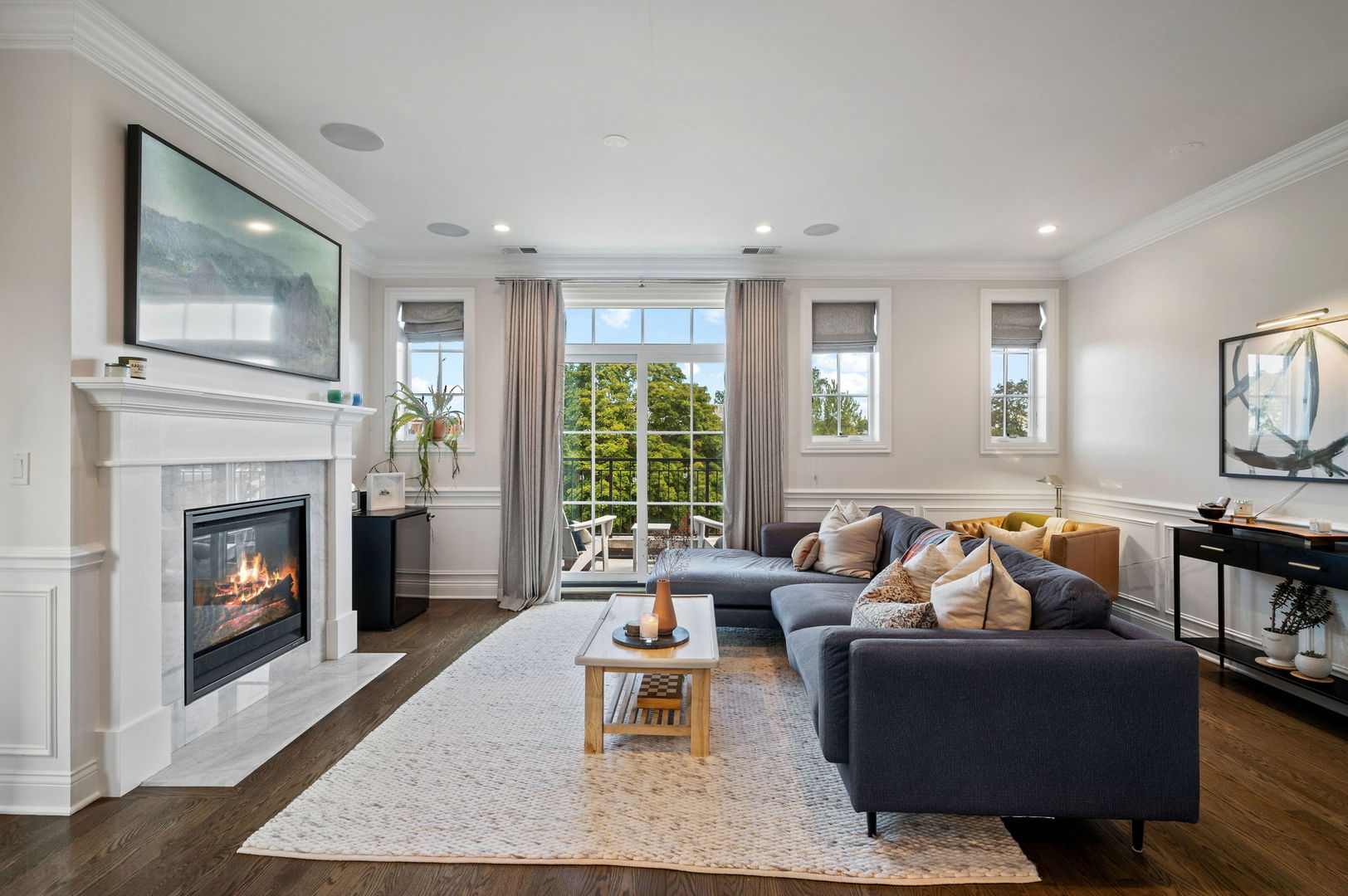 2700 North Wayne Avenue, Unit 3N Chicago, IL 60614 - Photo 3 of 22 a living room with furniture and a fireplace
