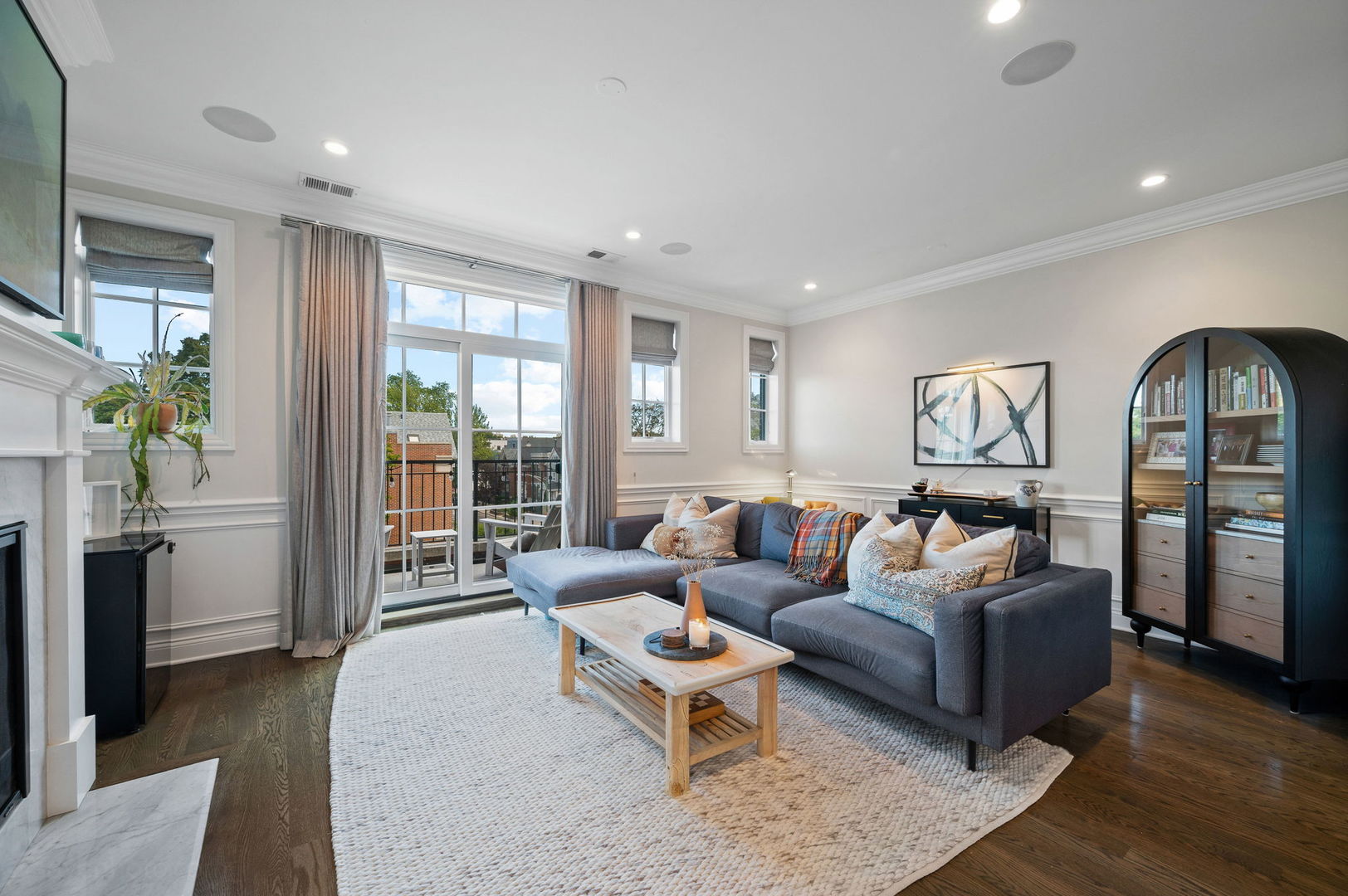 2700 North Wayne Avenue, Unit 3N Chicago, IL 60614 - Photo 4 of 22 a living room with furniture and a large window