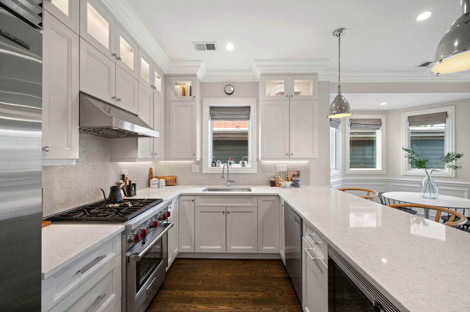 2700 North Wayne Avenue, Unit 3N Chicago, IL 60614 - Photo 8 of 22 a kitchen with a sink stove and cabinets