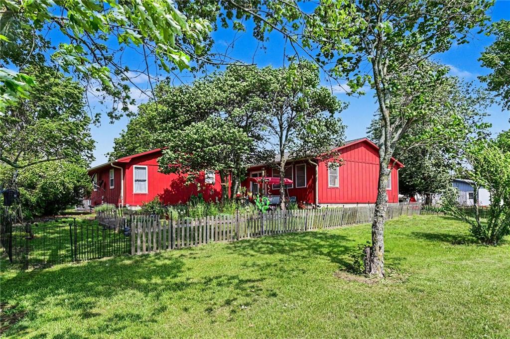1301 West 8th Street Edgerton, KS 66021 - Photo 9 of 38
