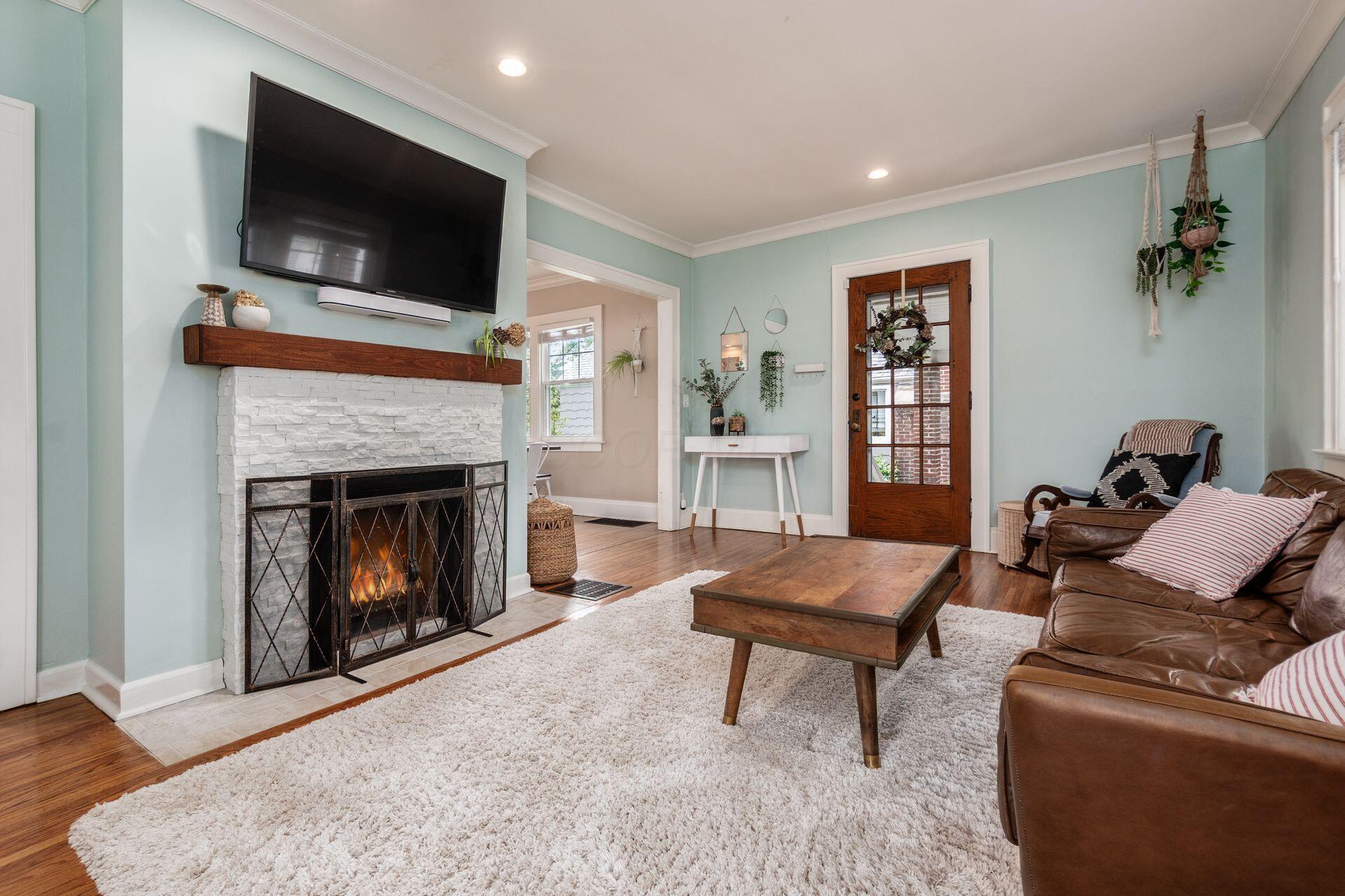 311 Chatham Road Columbus, OH 43214 - Photo 5 of 44 Living Room