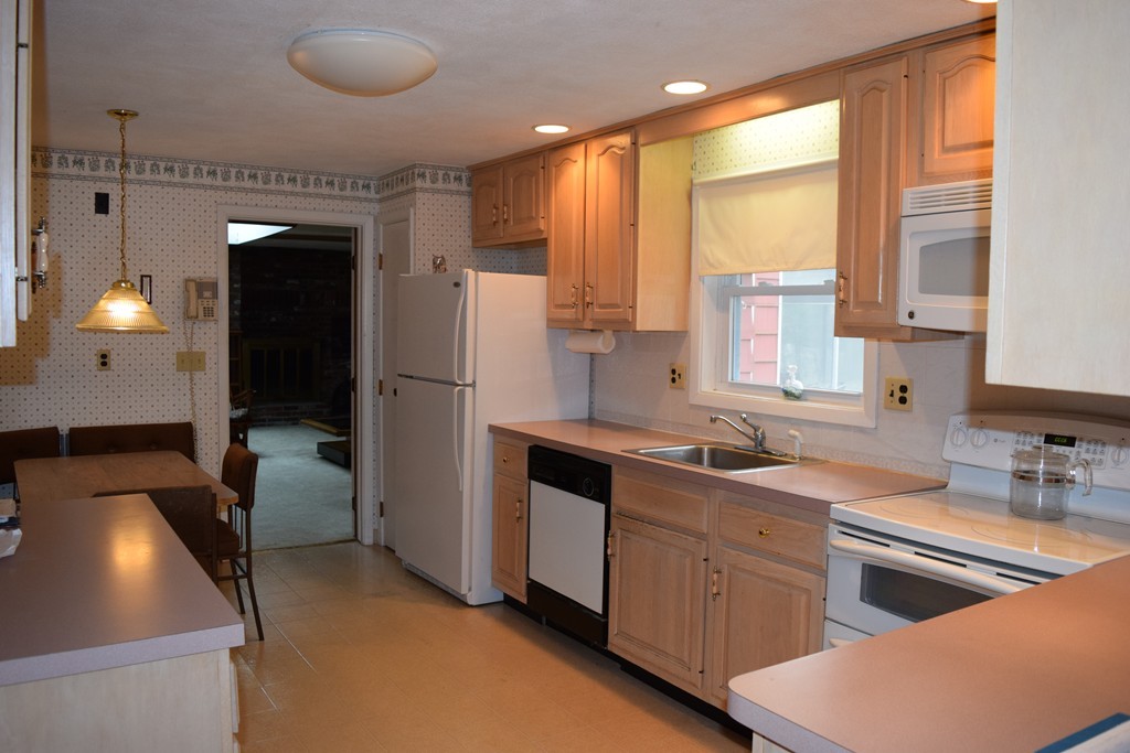 71 Old Stage Road Chelmsford, MA 01824 - Photo 2 of 15 a kitchen that has a sink and a stove in it