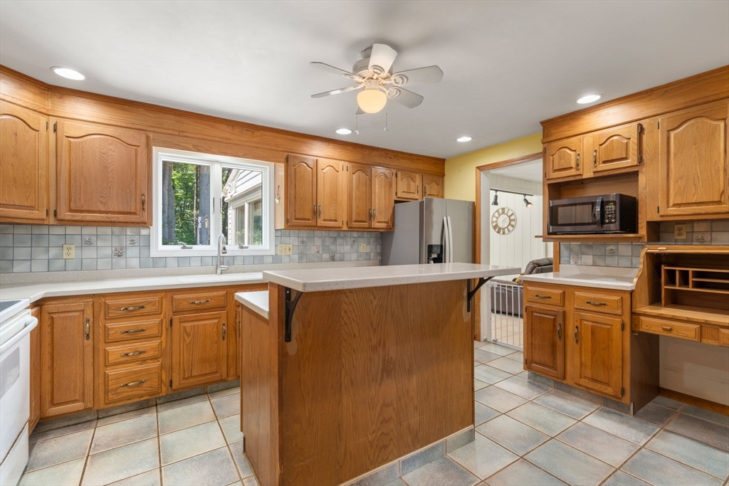 51 Laurelwood Road Holden, MA 01520 - Photo 10 of 41
