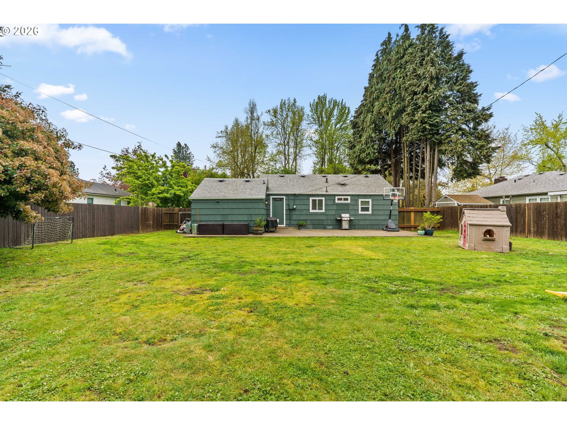 3155 Bell Avenue Eugene, OR 97402 - Photo 27 of 30 a front view of a house with garden
