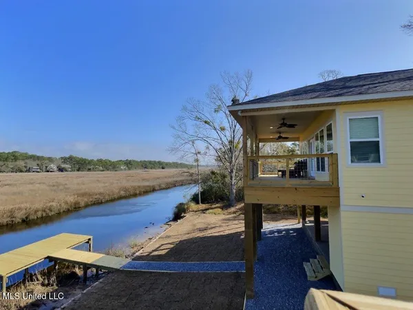 $1,900 | 8712 West Simmons Bayou Drive, Ocean Springs, MS 39564