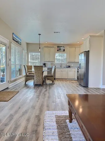 $1,900 | 8712 West Simmons Bayou Drive, Ocean Springs, MS 39564