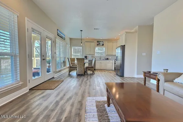 $1,900 | 8712 West Simmons Bayou Drive, Ocean Springs, MS 39564