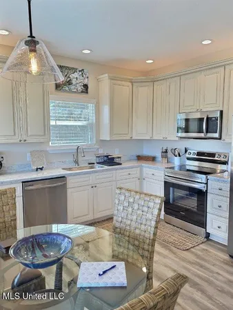 $1,900 | 8712 West Simmons Bayou Drive, Ocean Springs, MS 39564