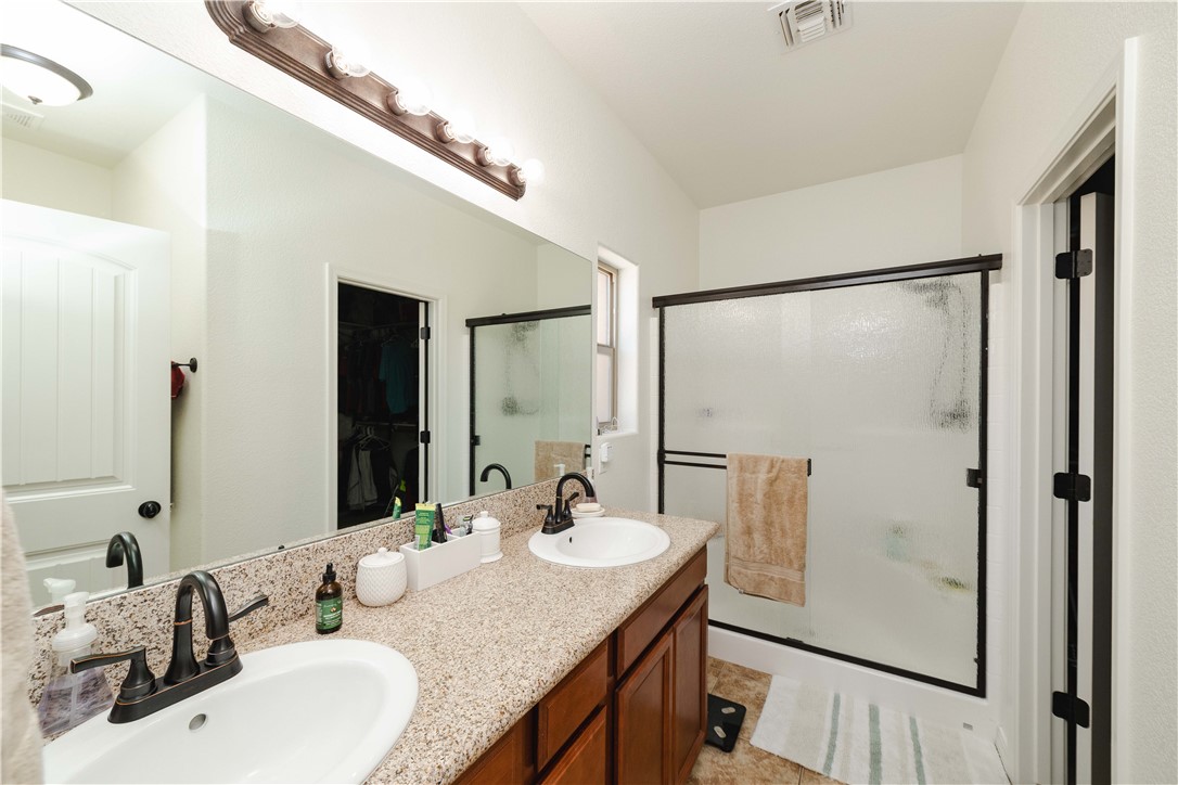 3362 Motherload Road Kingman, AZ 86401 - Photo 20 of 51 Master Bathroom