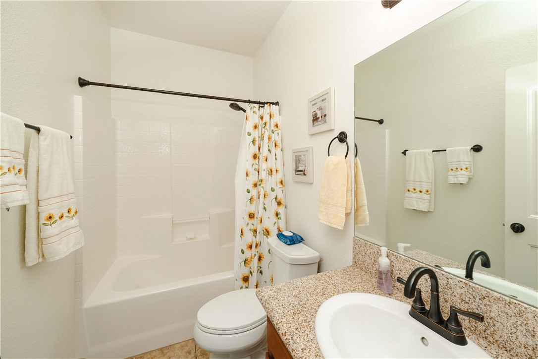 3362 Motherload Road Kingman, AZ 86401 - Photo 26 of 51 Guest bathroom