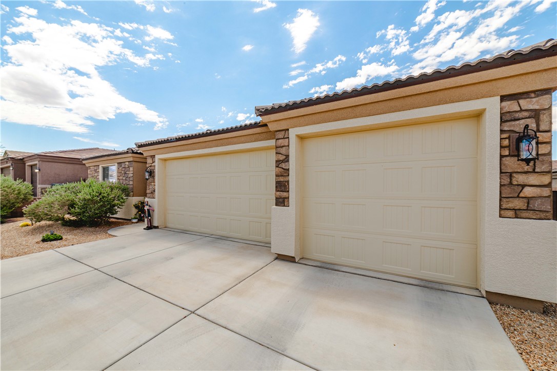 3362 Motherload Road Kingman, AZ 86401 - Photo 50 of 51 Garage