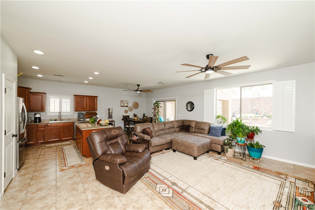 3362 Motherload Road Kingman, AZ 86401 - Photo 7 of 51 Living Room