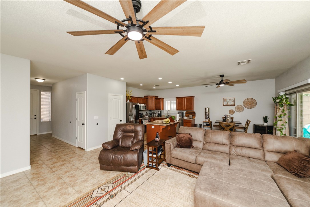 3362 Motherload Road Kingman, AZ 86401 - Photo 8 of 51 Living Room