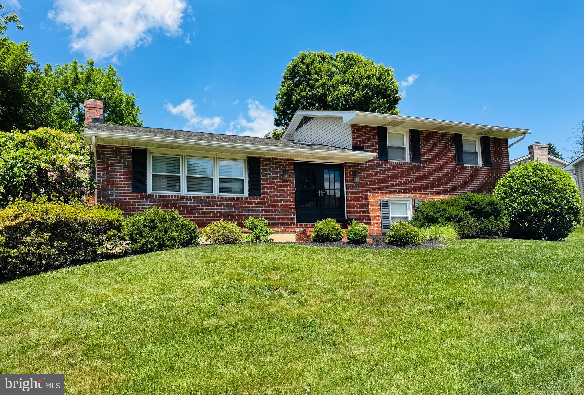 916 Farmstead Road Cockeysville, MD 21030 - Photo 2 of 16