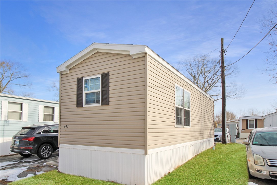 643 Forest Park Middletown, RI 02842 - Photo 3 of 10