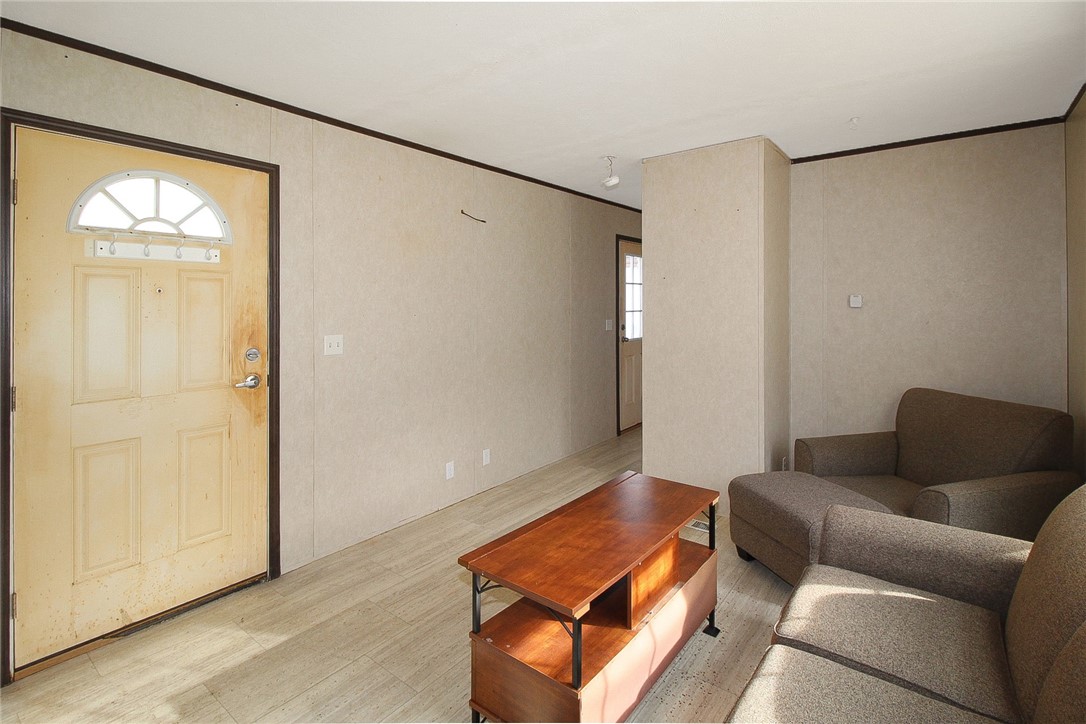 643 Forest Park Middletown, RI 02842 - Photo 7 of 10 Living Area