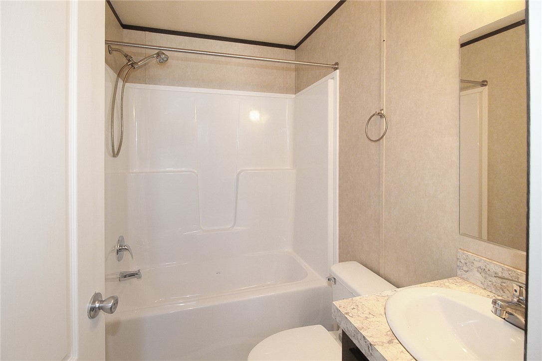 643 Forest Park Middletown, RI 02842 - Photo 8 of 10 Bathroom